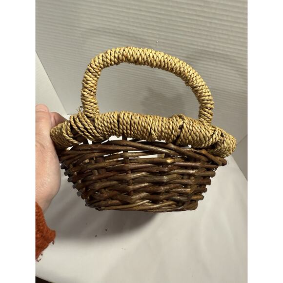 Woven Wicker Rattan Egg Gathering Basket Woven Rope Handle & Edge, Farmhouse - Picture 8 of 9
